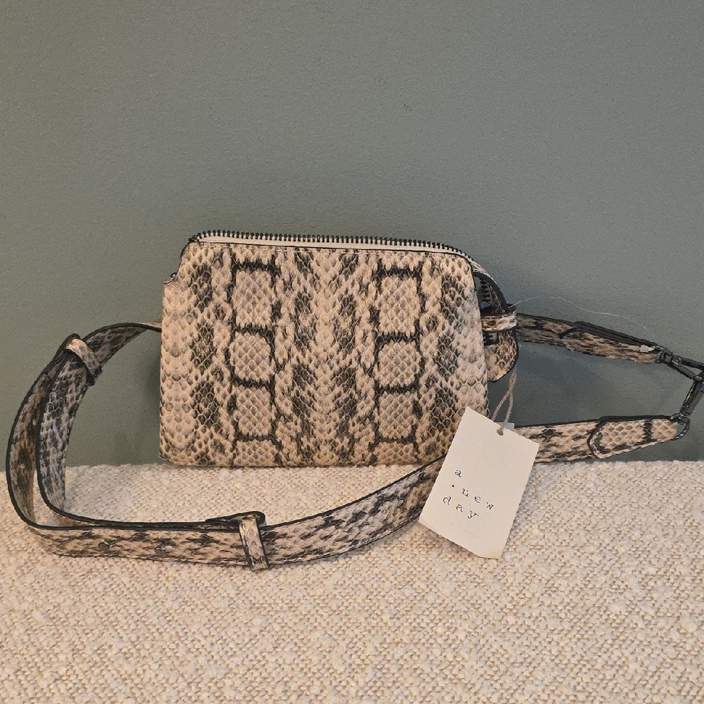 NWT Snakeskin Pattern Crossbody Bag